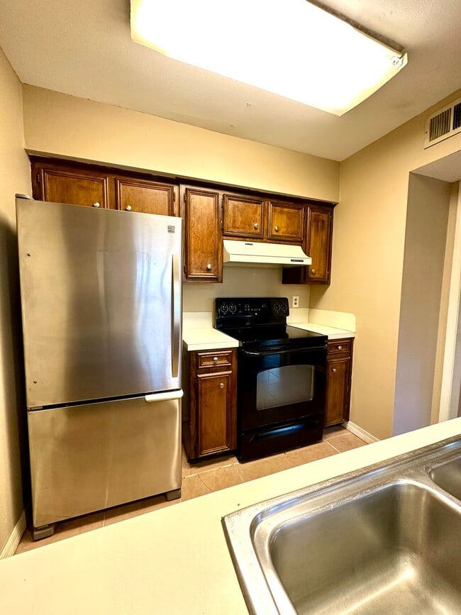 Building Photo - 2BR 2BA Townhome w/ Loft LSU AREA