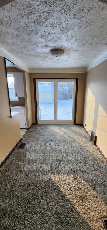 Building Photo - 5120 Clement Ave