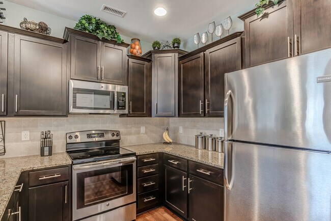 Building Photo - Townhome for rent