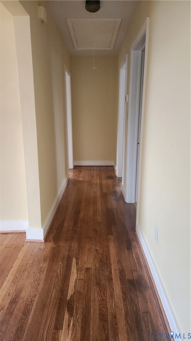 Building Photo - 428 Roslyn Ave