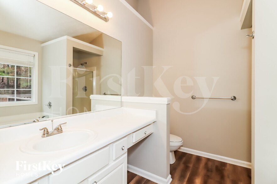 Building Photo - 1627 Eagle Dr