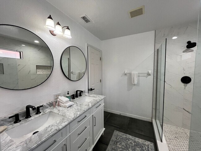 Building Photo - Beautiful Mediterranean Pool Home Availabl...