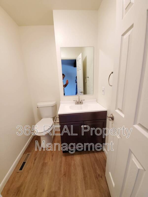 Building Photo - 2141 28th Ave Ct