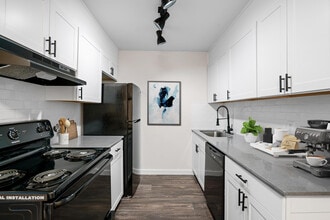 Kitchen - Cobbs Creek Apartments