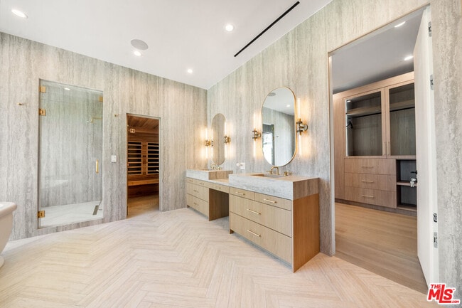 Building Photo - 12001 Crest Ct