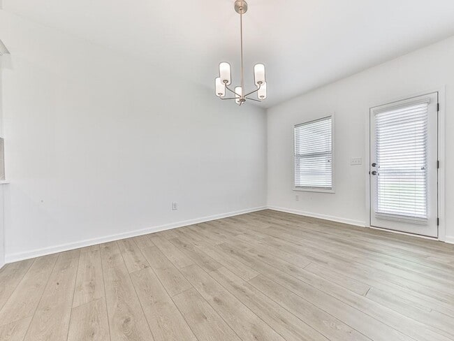 Building Photo - 611 Elwick Ln
