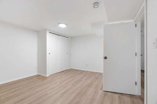 Building Photo - 5382 Kings Park Dr