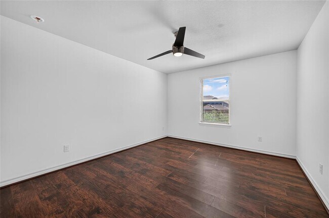 Building Photo - 7634 Leonardo Dr
