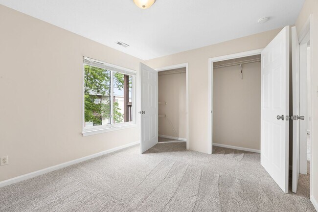 Building Photo - 23 Davenport Ct