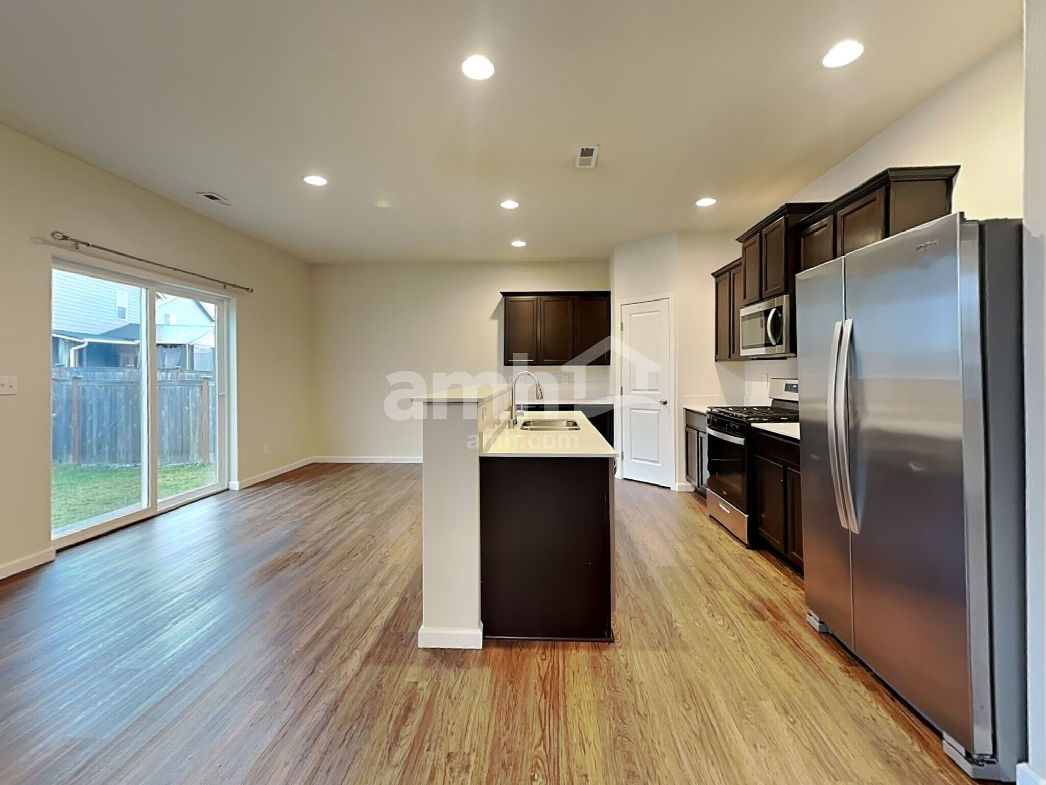 Building Photo - 18946 Lipoma Ave E