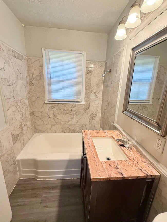 Building Photo - Cozy 3-Bedroom with HUGE Yard – Available ...