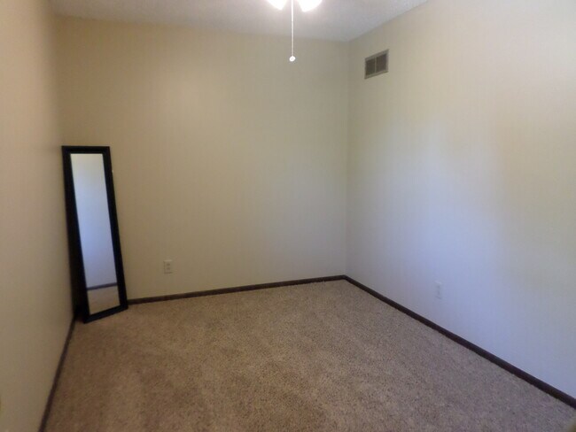 Building Photo - SHORT TERM LEASE ONLY