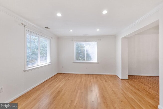 Building Photo - 7611 Whittier Blvd
