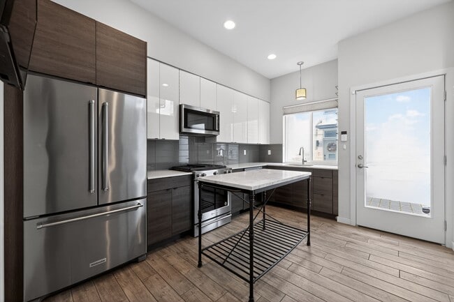 Building Photo - 2622 SW Nevada St