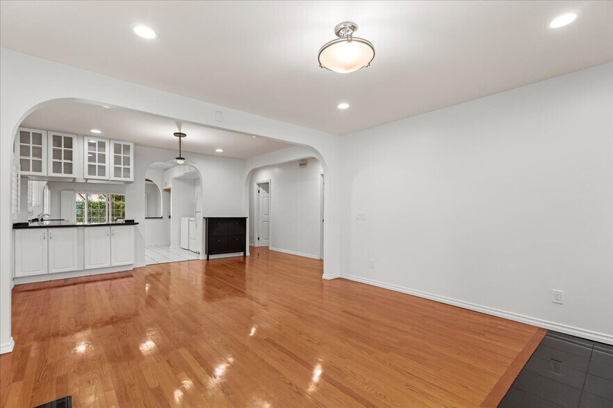 Building Photo - 2126 Selby Ave