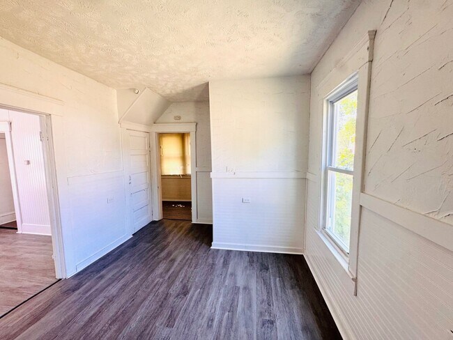 Building Photo - 924 Ansel Rd