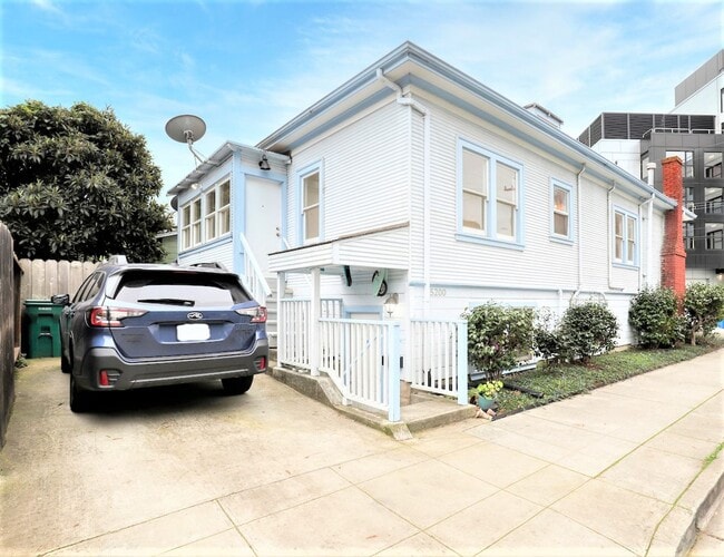 Building Photo - 5200