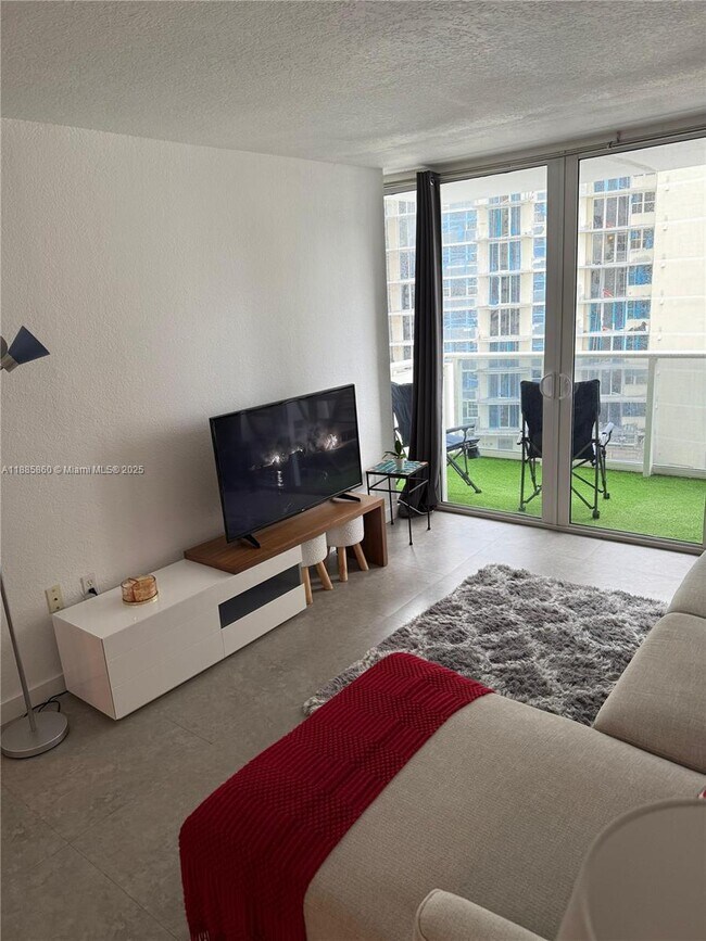 Building Photo - 3140 S Ocean Dr