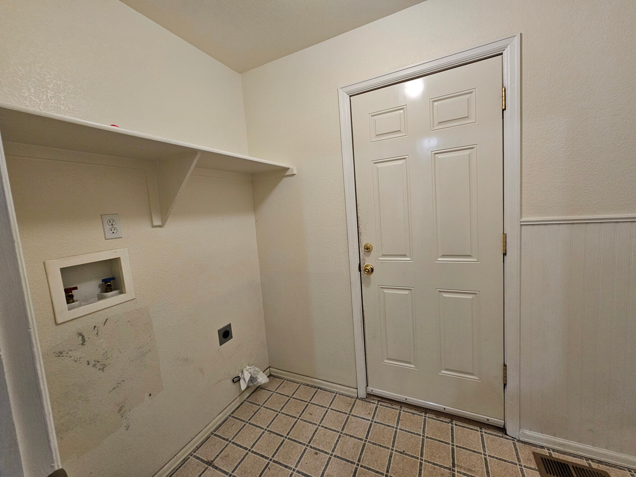 Building Photo - 4672 Saddle Ridge Dr