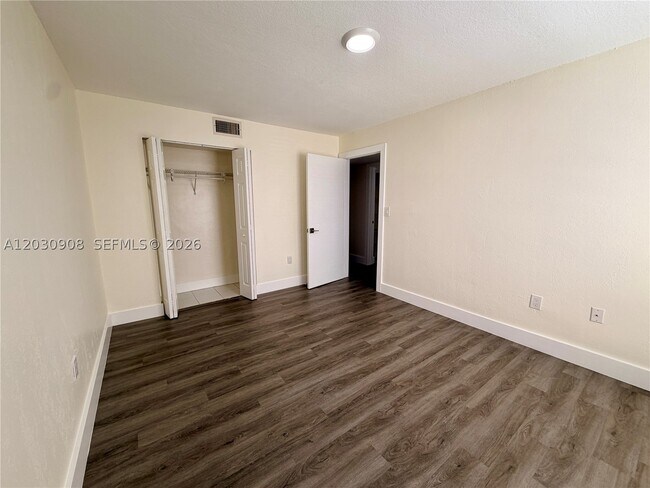 Building Photo - 7225 Miami Lakes Dr