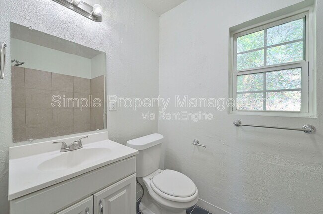 Building Photo - 713 SW 25th St