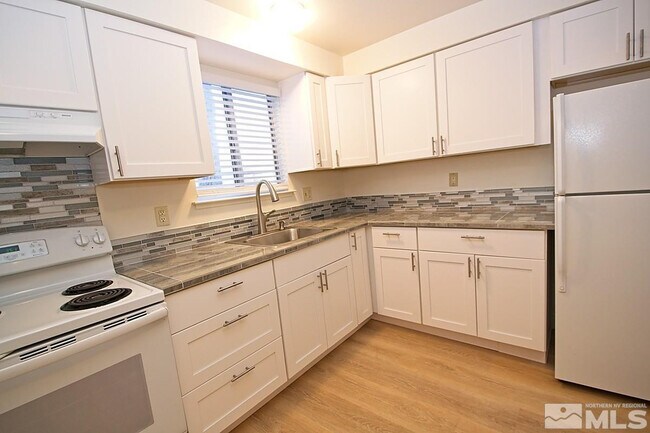 Building Photo - 1325 Carville Dr