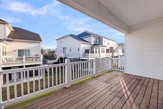 Building Photo - Charming Johns Island Retreat with Modern Amenities