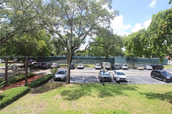 Building Photo - 3750 Inverrary Dr