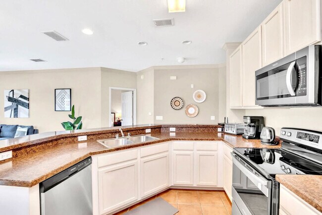 Building Photo - 14200 Avalon Rd