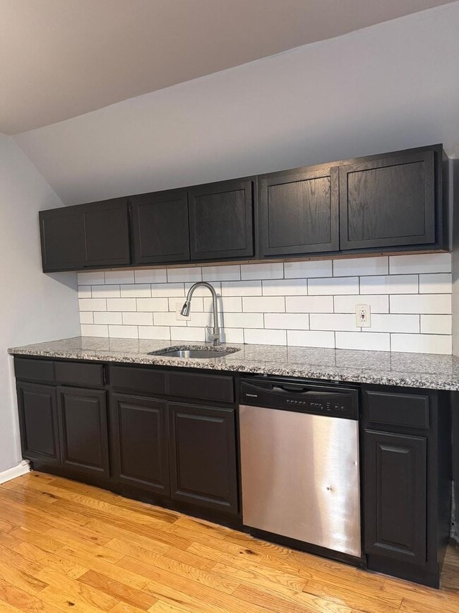 Building Photo - 174 Portsea St