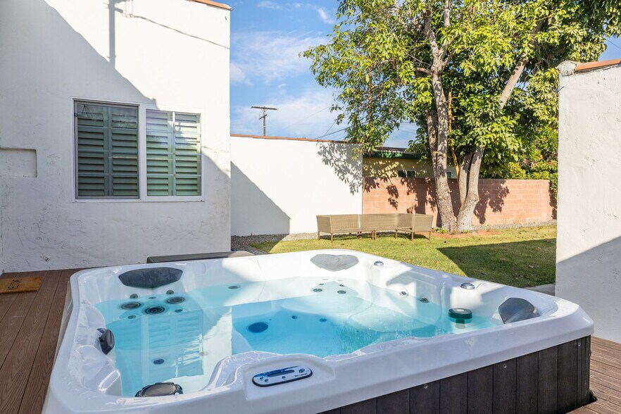 Building Photo - 3758 Gaviota Ave