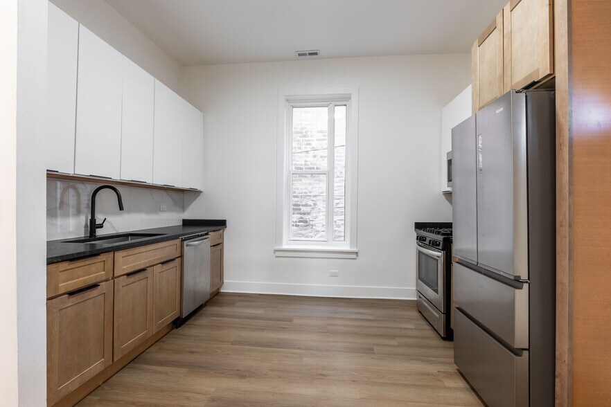 Building Photo - 3211 W Le Moyne St