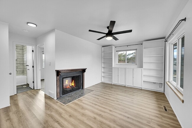 Building Photo - $2,195 - 3 Bed, 2 Bath Home in Loveland with Central AC and Fenced in Yard!