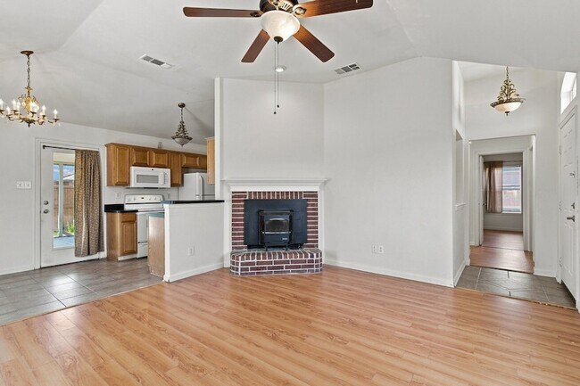 Building Photo - 616 Mustang Ct