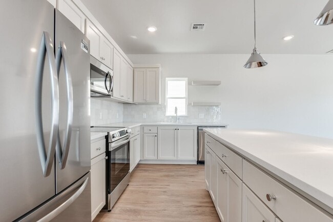 Building Photo - Urban living in Edmond