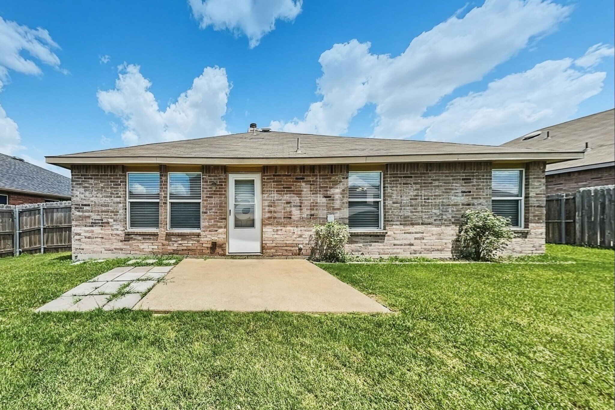 Building Photo - 301 Azalea Dr