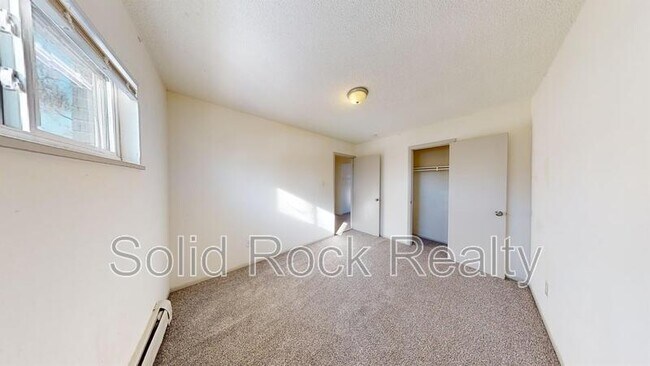 Building Photo - 1411 S Corona Ave