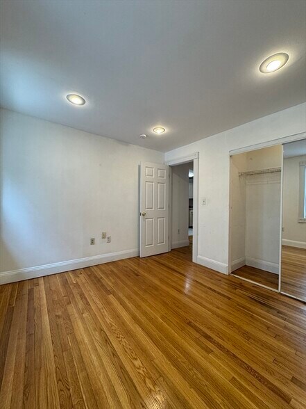 Building Photo - 85 E Brookline St