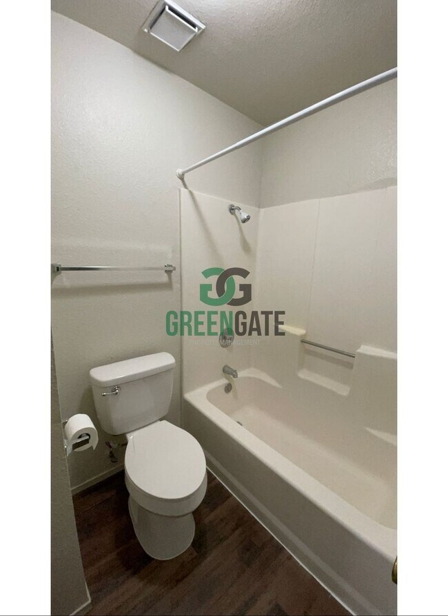 Building Photo - 3517 Woodglen Dr