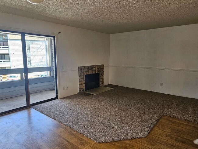 Building Photo - Roomy 1 Bedroom Condo on 2nd Floor with Covered Balcony