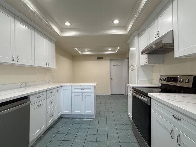 Building Photo - 976 De Soto Ln