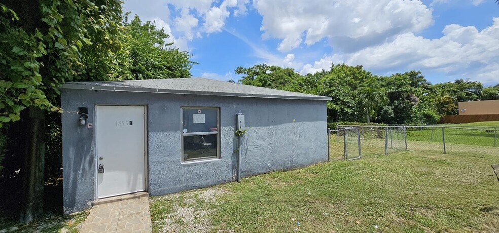 Building Photo - 1455 NE 146th St
