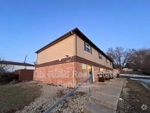 Building Photo - 1415 Villa Ct