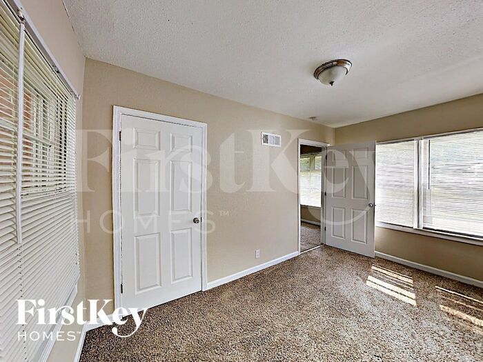 Building Photo - 815 St Jean St