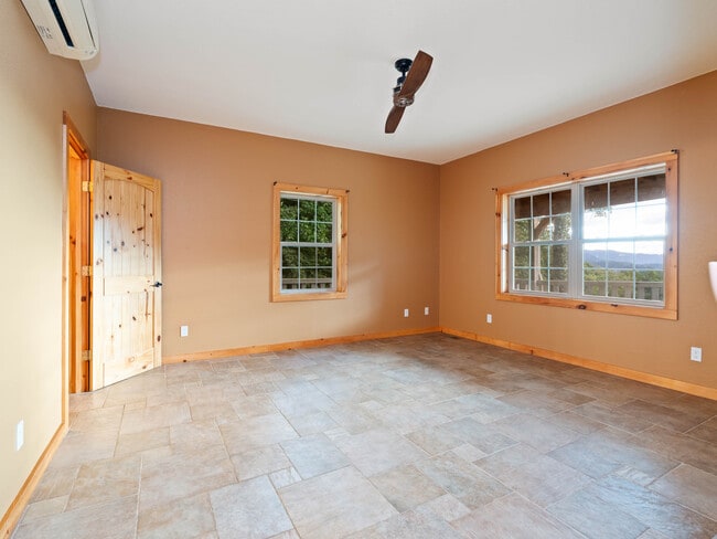 Building Photo - 452 Lotawatah Dr