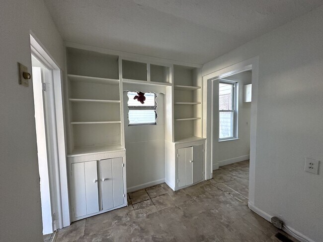 Building Photo - 210 Norway Ave