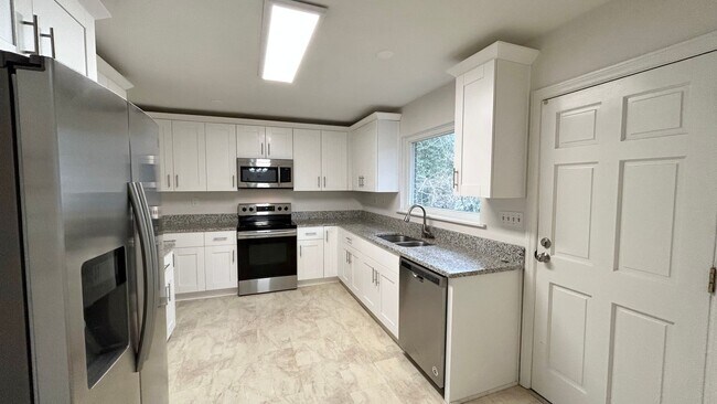 Building Photo - 1476 Lively Ridge Rd NE