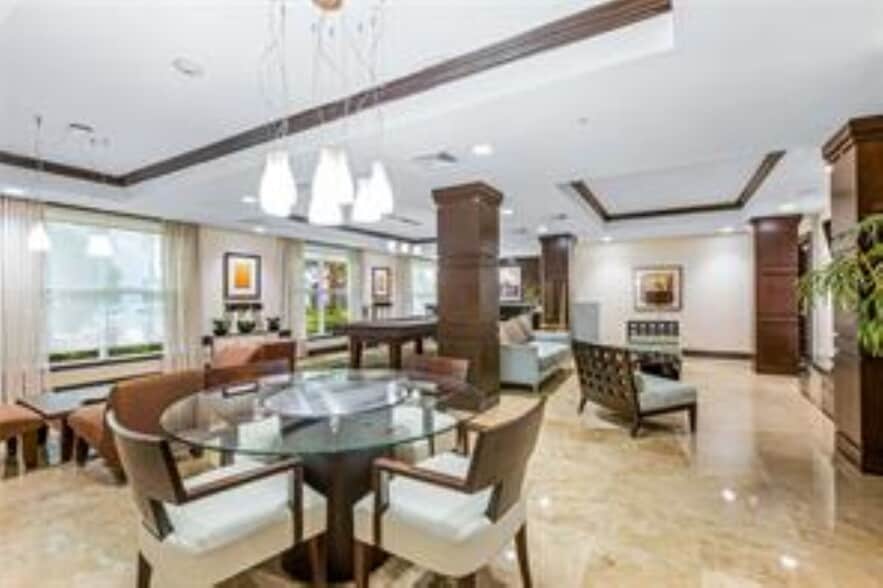 Building Photo - 2421 NE 65th St