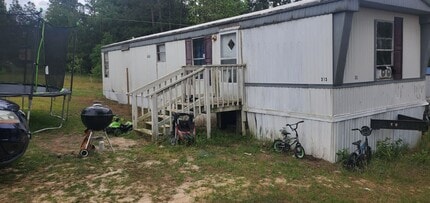 Building Photo - Under Renovations - Coming Soon! 2 Bedroom...