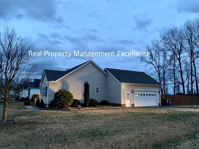 Building Photo - Spacious Corner Lot Ranch in Princeton, Fe...